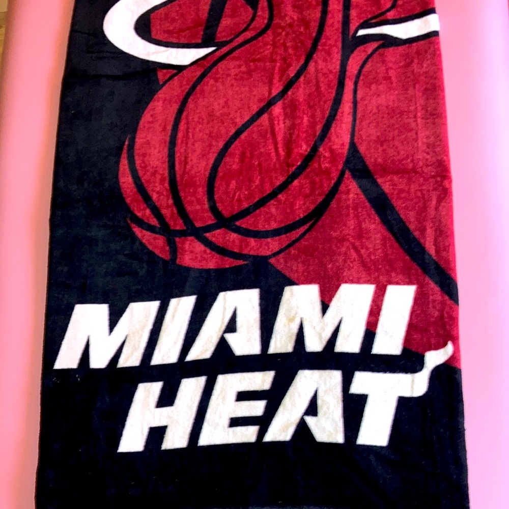 Miami Heat🔥NBA Beach Towel + 🌟FREE🌟🎁‼️